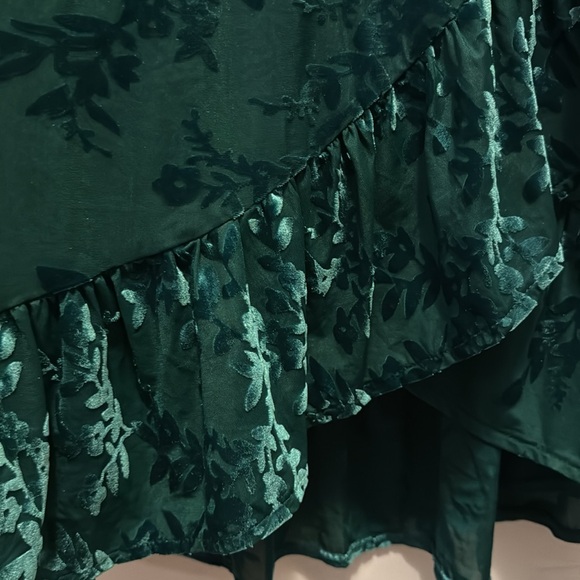 Draper James Velvet Burnout Wrap Dress M NWOT - Picture 12 of 16